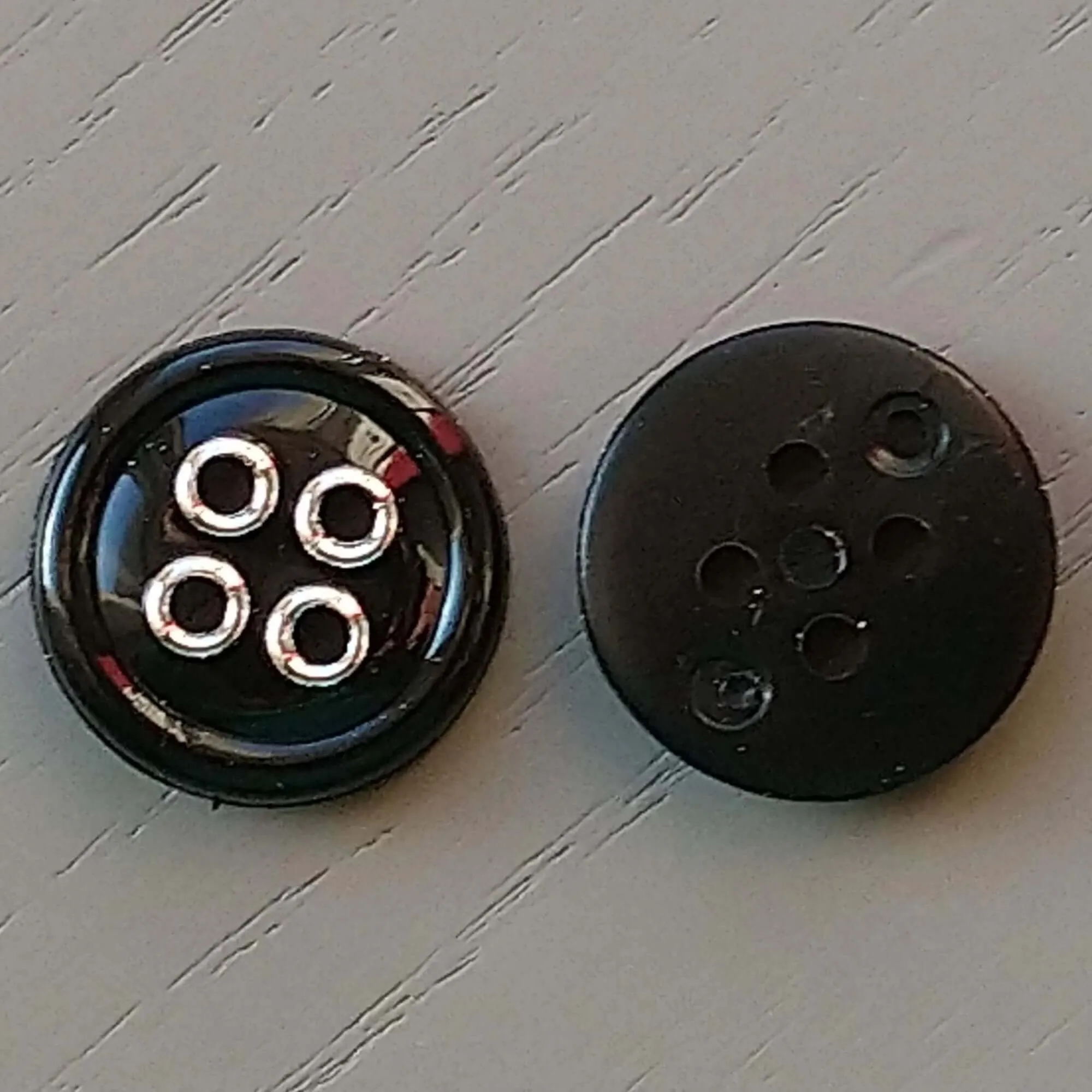 15mm 4 Hole Plastic Buttons