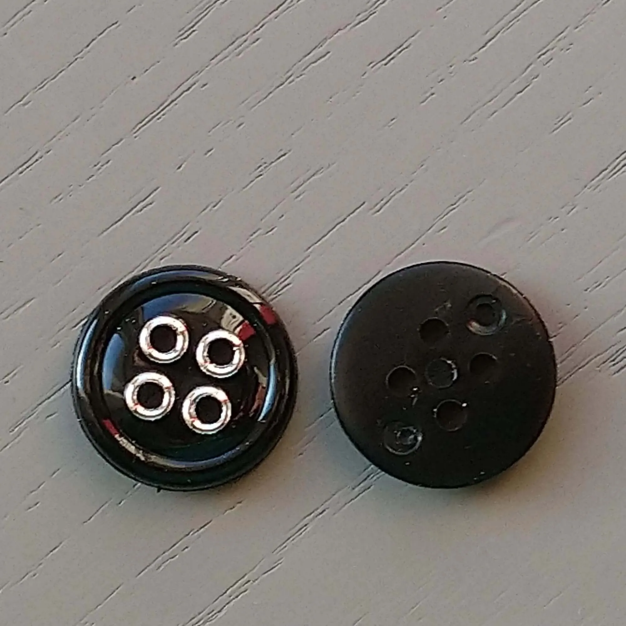 15mm 4 Hole Plastic Buttons