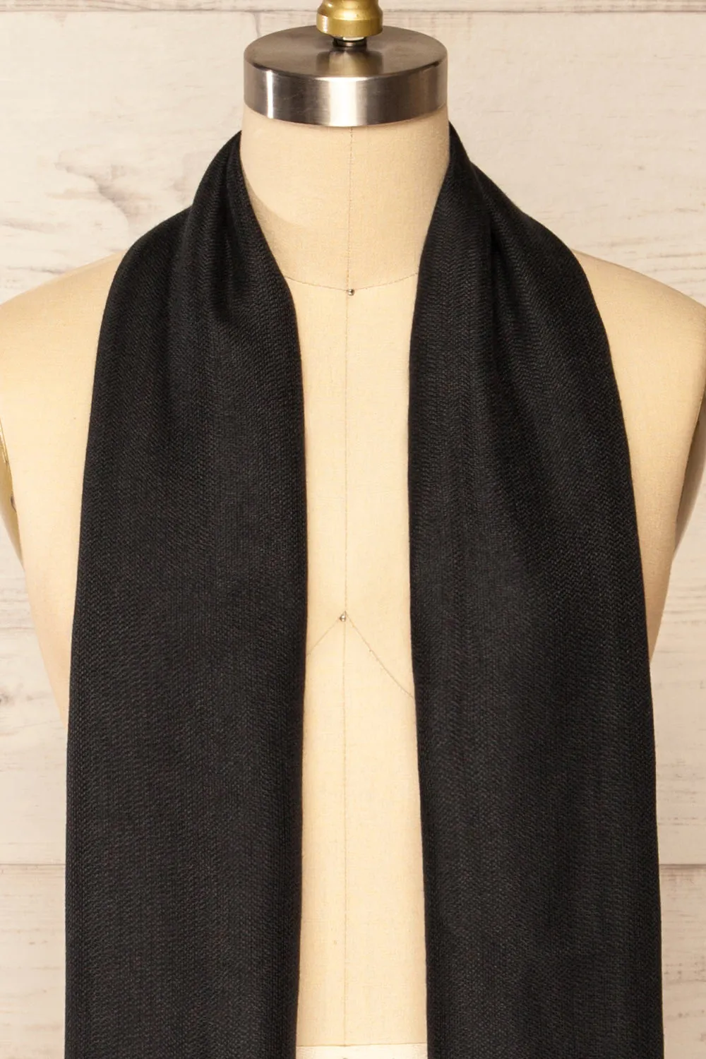 Classiqe Black | Large Knit Scarf