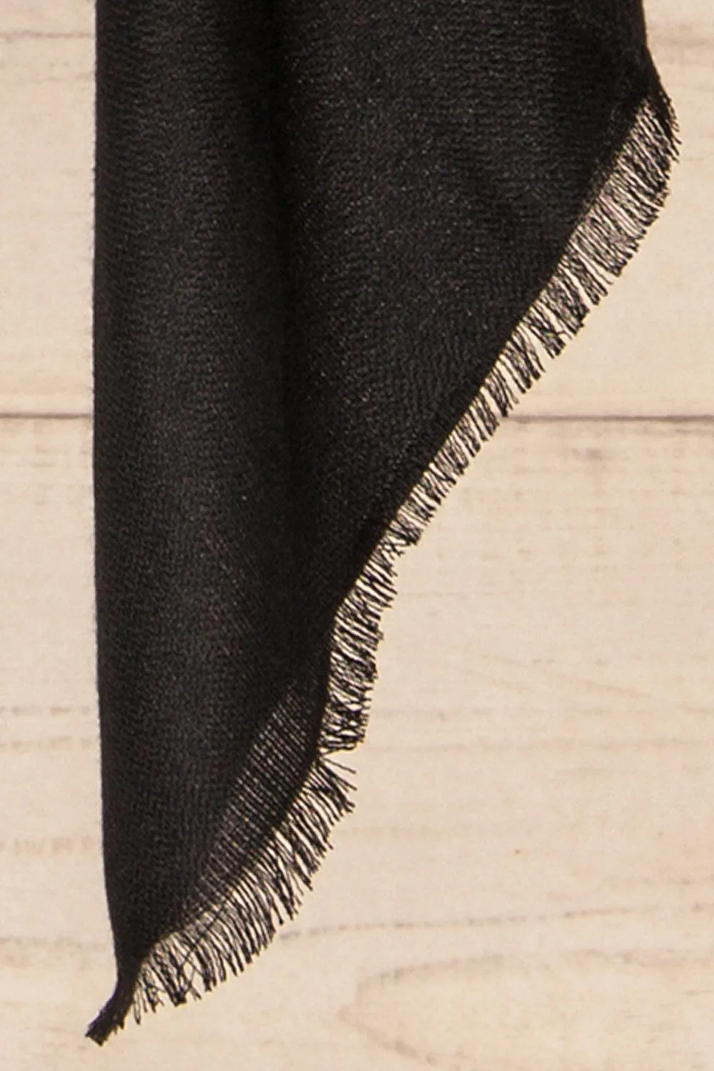 Classiqe Black | Large Knit Scarf