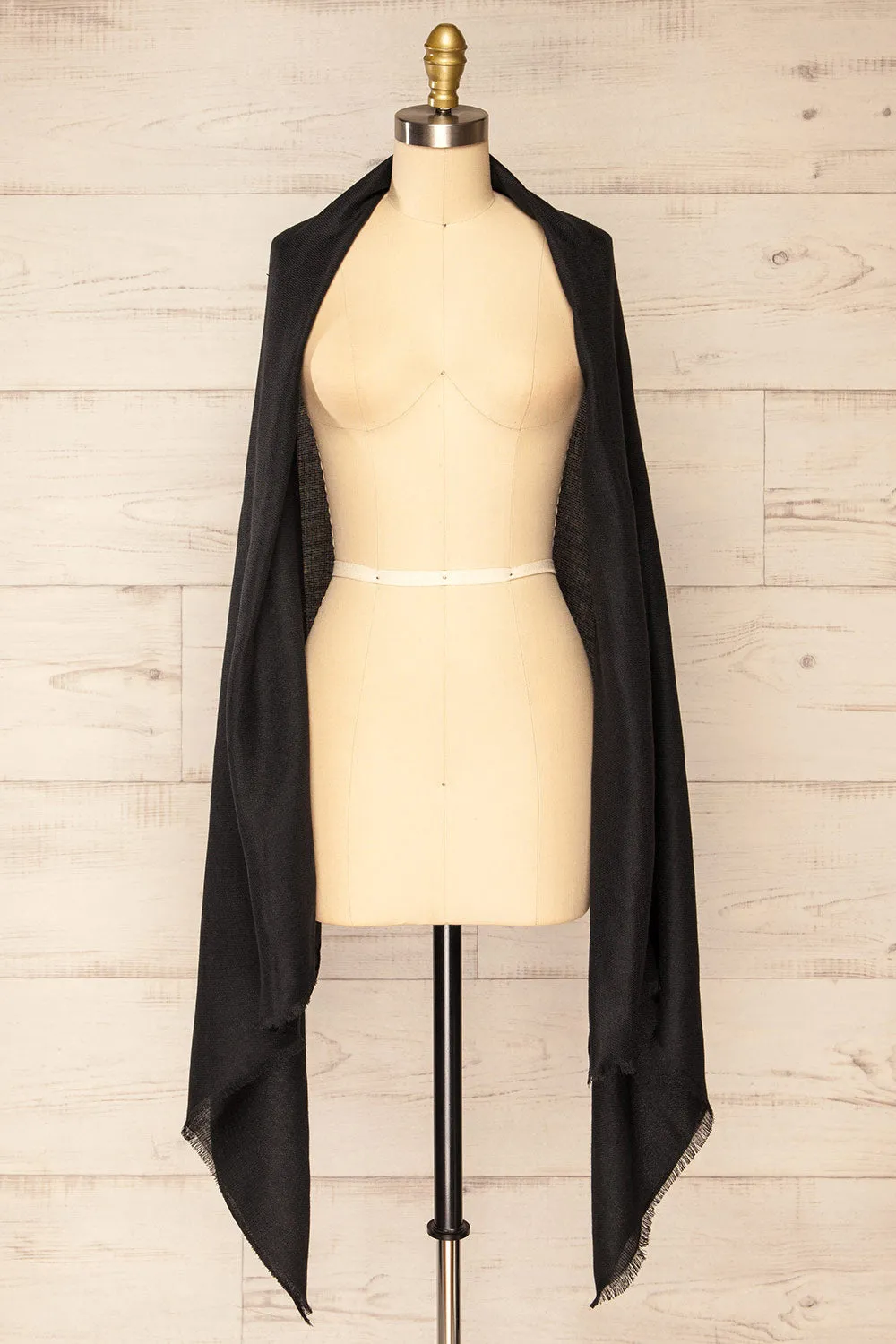 Classiqe Black | Large Knit Scarf
