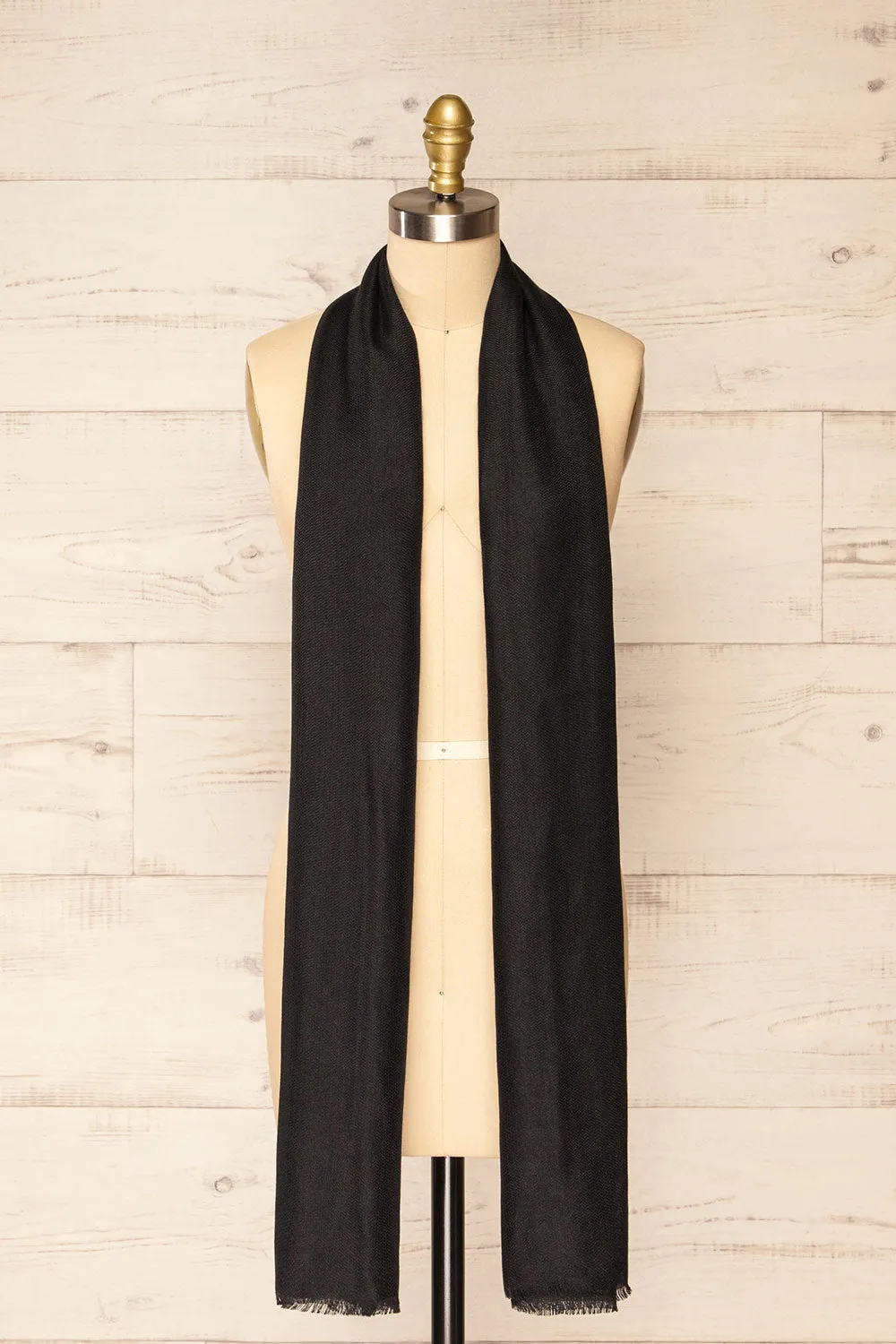 Classiqe Black | Large Knit Scarf
