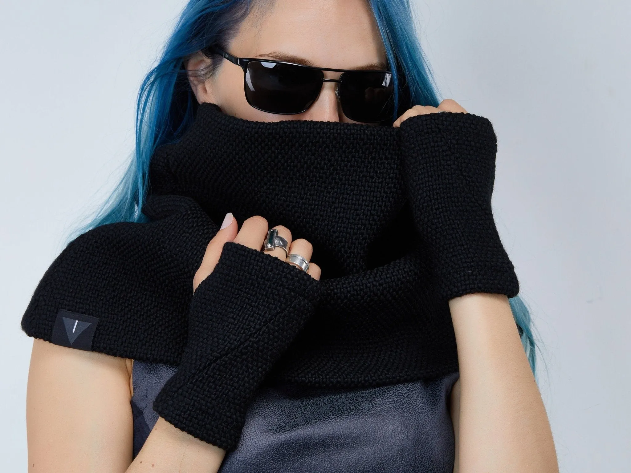 SC5 Black wool scarf