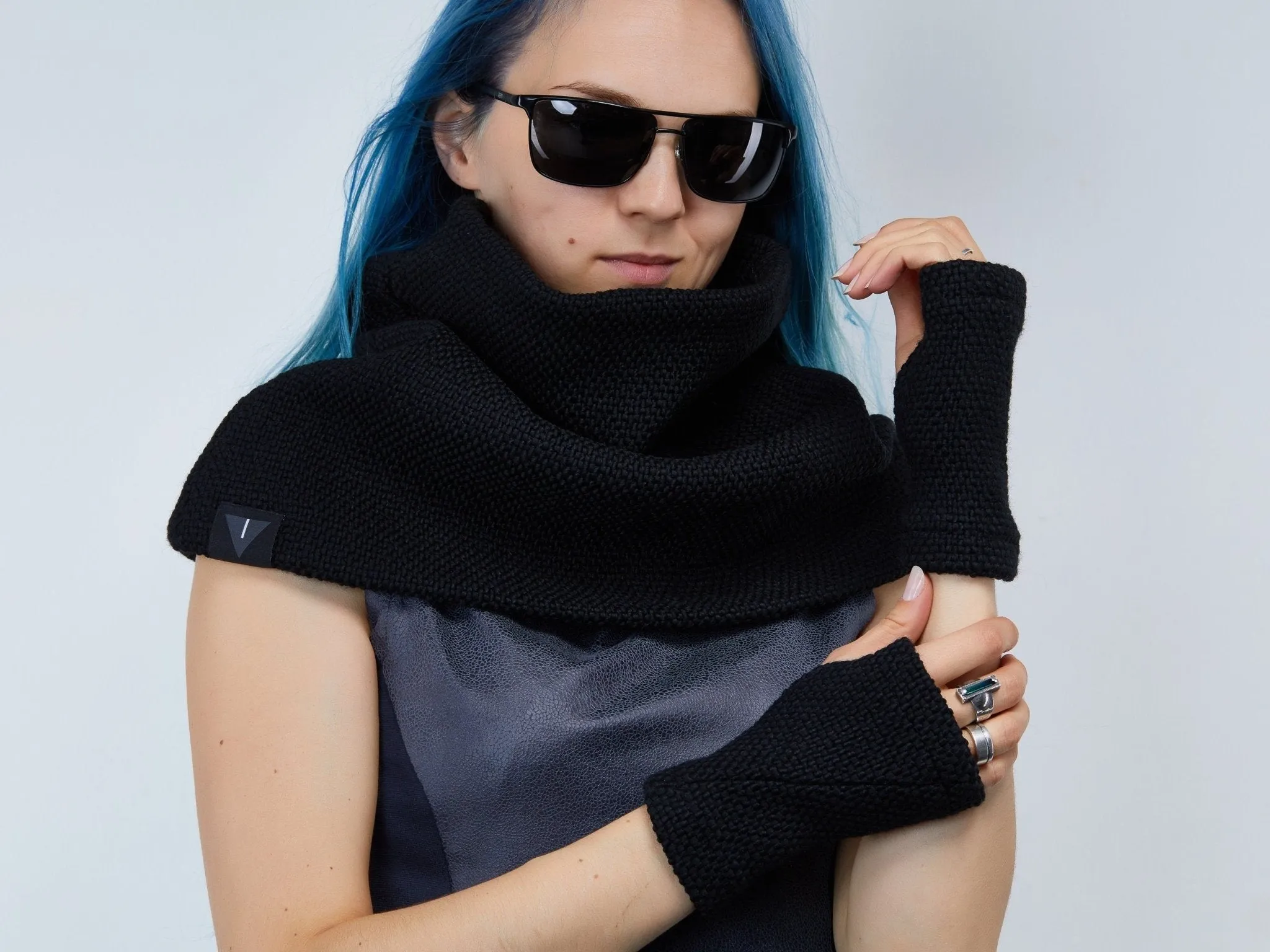 SC5 Black wool scarf